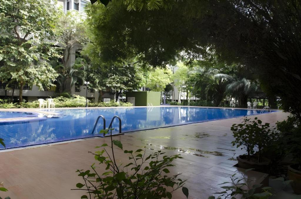 Town In Town Gardent Resort 曼谷 外观 照片