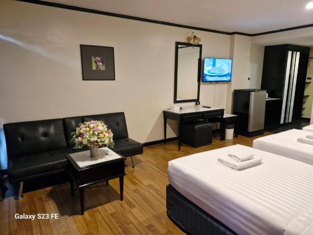 Town In Town Gardent Resort 曼谷 外观 照片