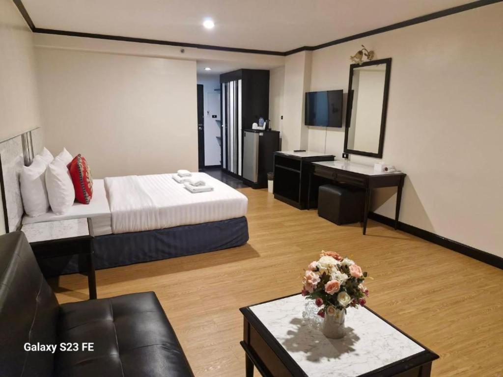 Town In Town Gardent Resort 曼谷 外观 照片