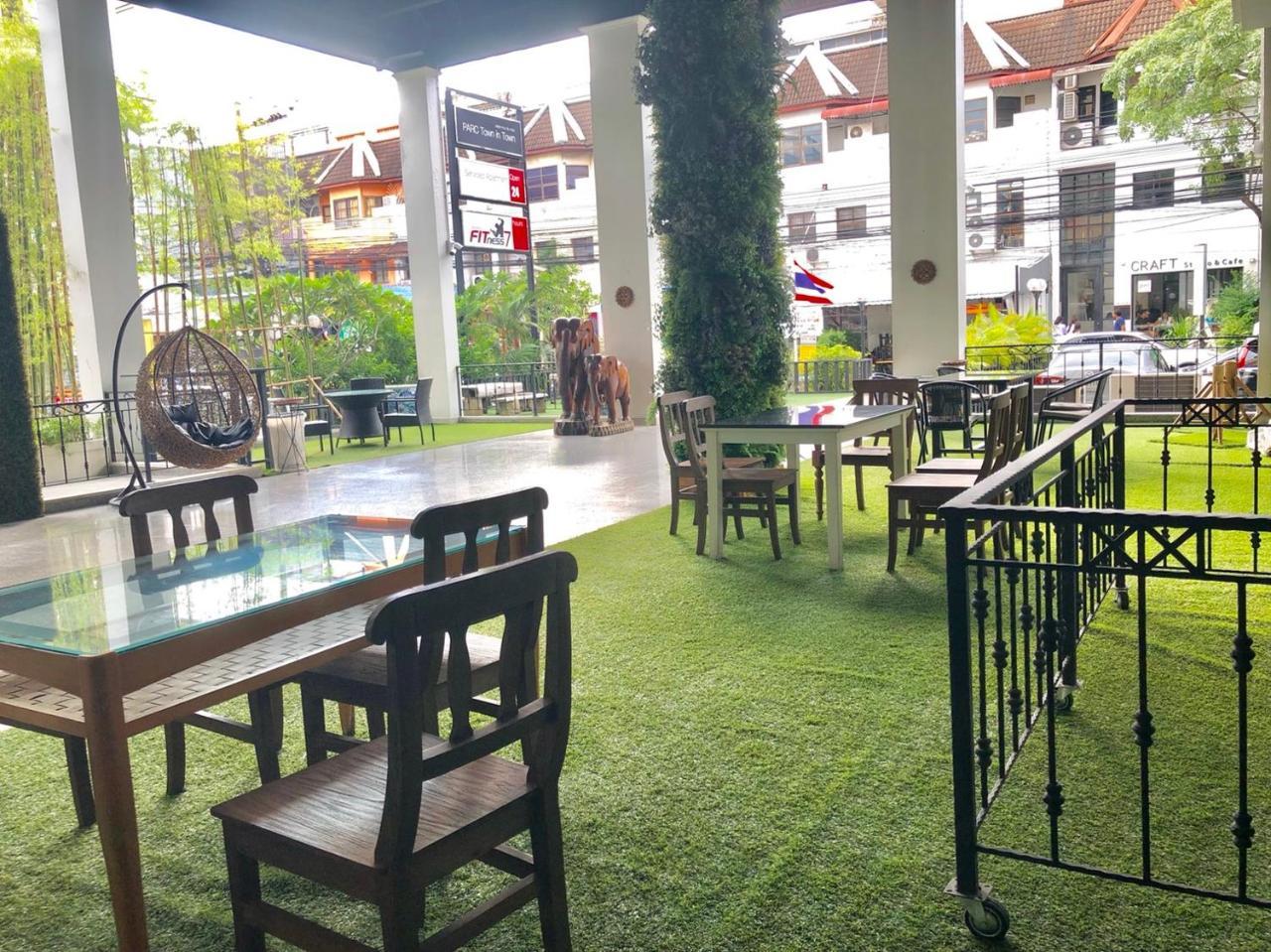 Town In Town Gardent Resort 曼谷 外观 照片
