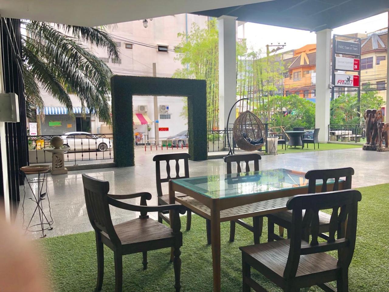 Town In Town Gardent Resort 曼谷 外观 照片
